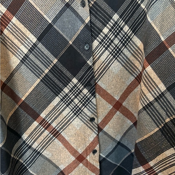 By Design NWT Plaid Soft Knit Blouse With Mid Length Roll Tab Sleeves - Picture 6 of 7